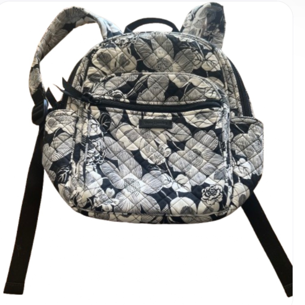 VERA BRADLEY BACKPACK NWOT BEAUTIFUL QUILTED BAG~NEVER USED